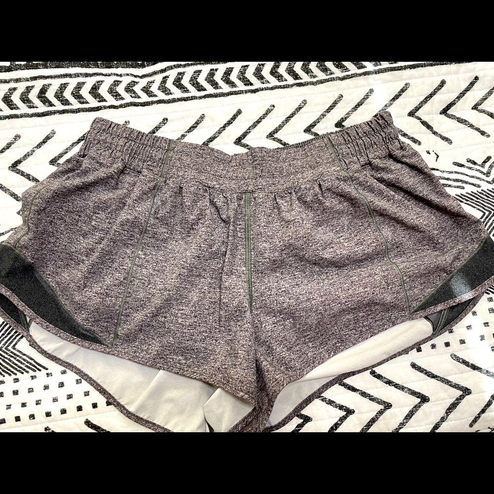 Lululemon hotty hot 2.5 shorts